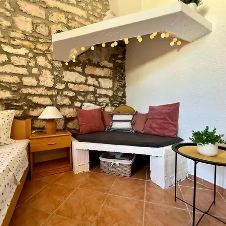 Stone House Mia *