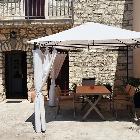 Hébergement de vacances Stone House Mia *