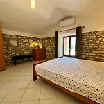 Stone House Mia *