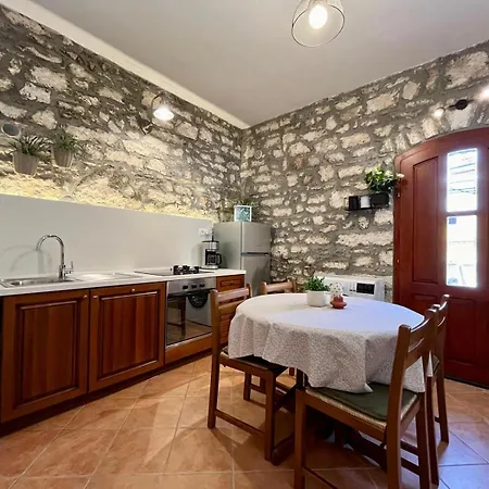 Casa vacanze Stone House Mia Premantura